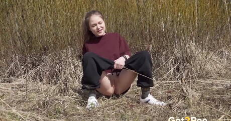 Got 2 Pee offers xxx pic gallery with Nastya in piss session