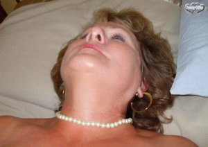 TAC Amateurs invite you to explore a xxx photos with Busty Bliss in scene with inserting a toy in cunt