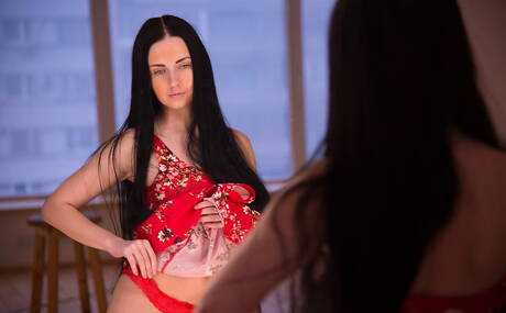 Erotic Beauty offers xxx pic gallery with Veronica Snezna showing beautiful body